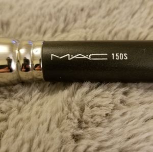 MAC COSMETICS 150S LARGE SYNTHETIC POWDER BRUSH